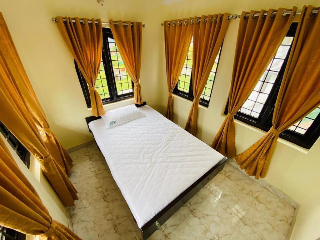 Hotel Bob Lesiure à Ooty Extérieur photo